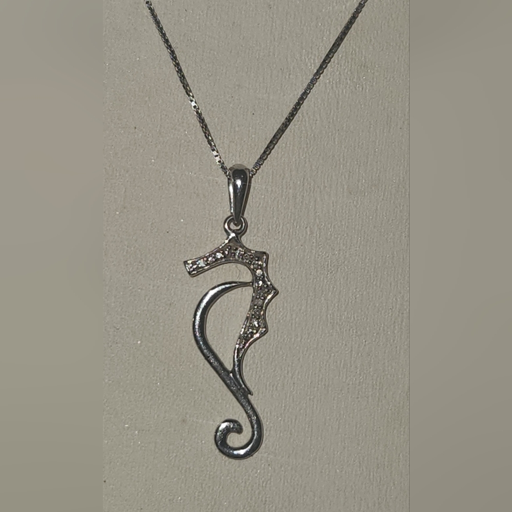 10kt Gold  Seahorse Pendant & Necklace